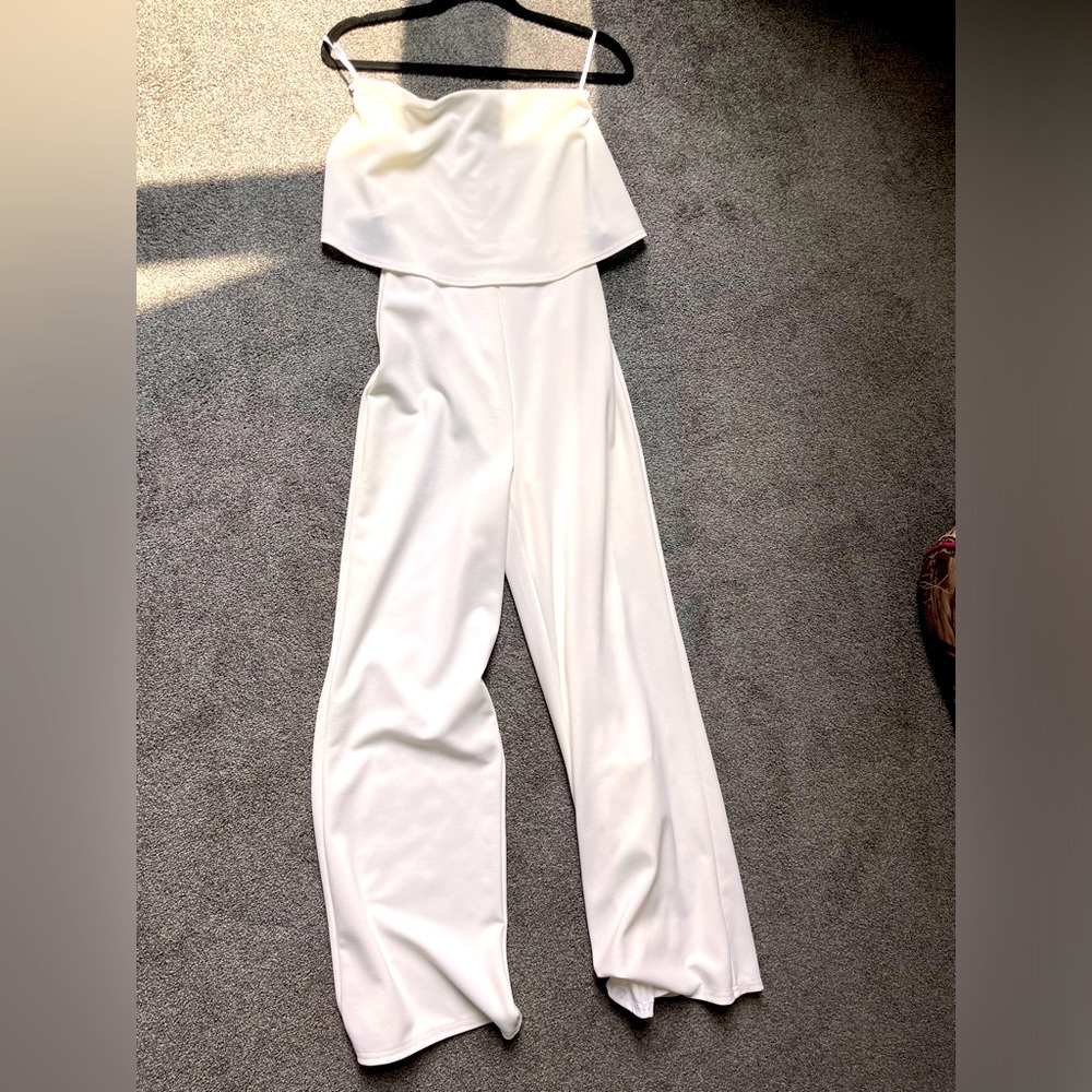 White pant suit, lightly worn, lulu